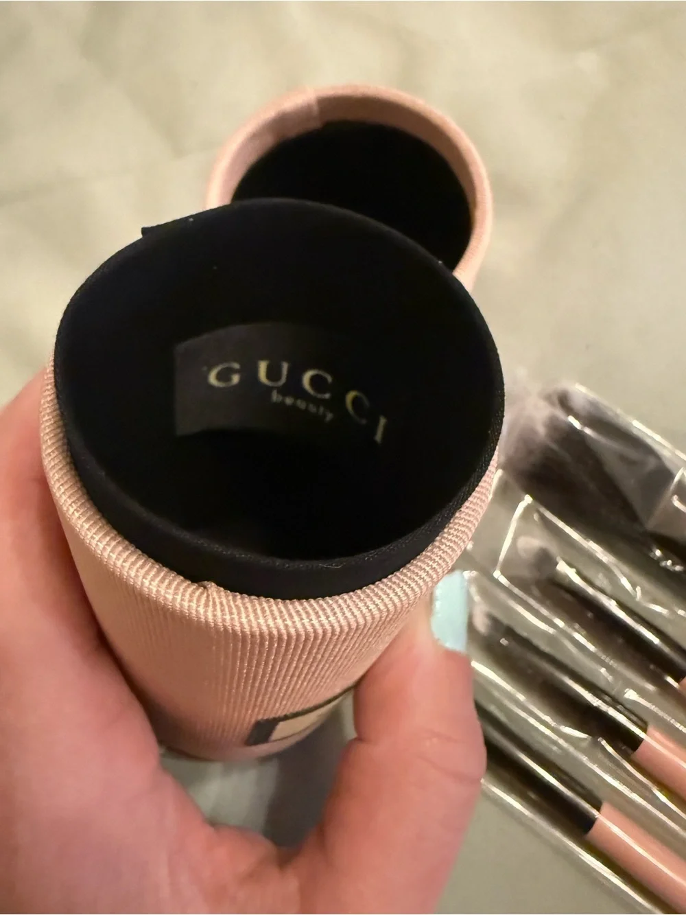 Gucci Pink Brush Case & makeup brushes - Picture 2 of 7